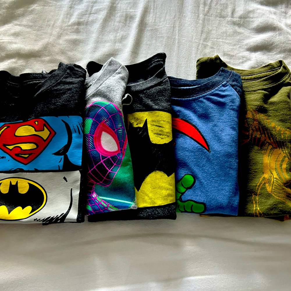 Gently used Superhero T-shirts 4/5 bundle 5 for $12